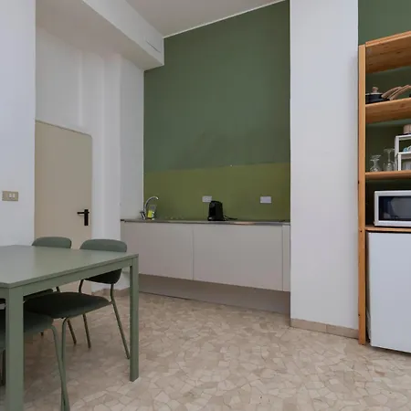 I Host - Lamarmora 3a Milánó