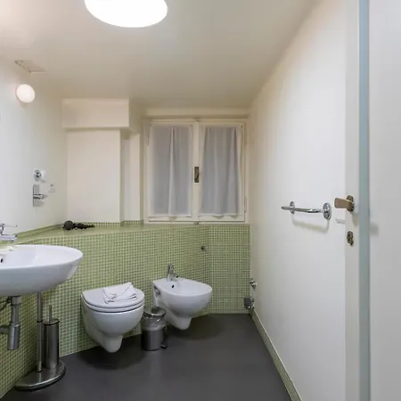 I Host - Lamarmora 3a * Milánó