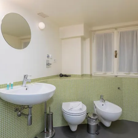 I Host - Lamarmora 3a Milánó