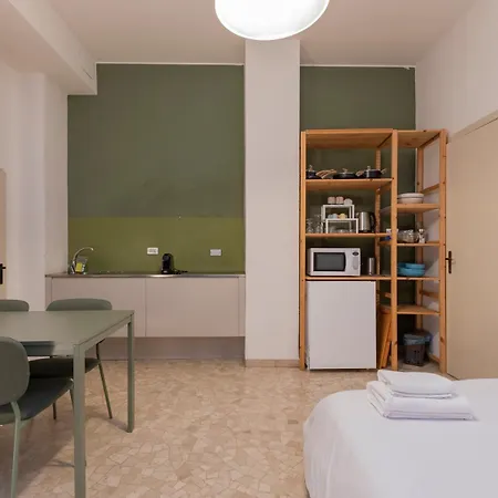 I Host - Lamarmora 3a * Milánó