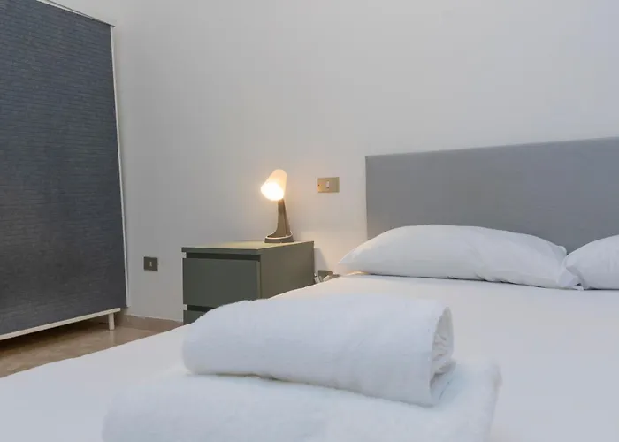 I Host - Lamarmora 3a ミラノ